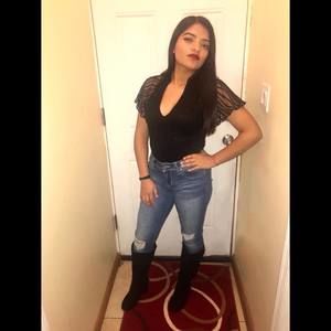 Meet your Posher, Yaquelin